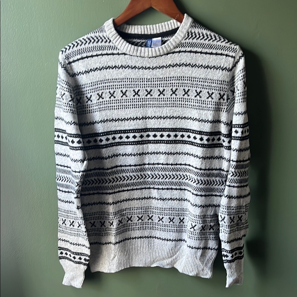 H&M Men’s Patterned Black and White Sweater by Divided. Great Condition.